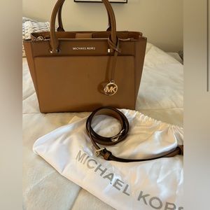 Michael Kors Tote (dust bag and strap included)